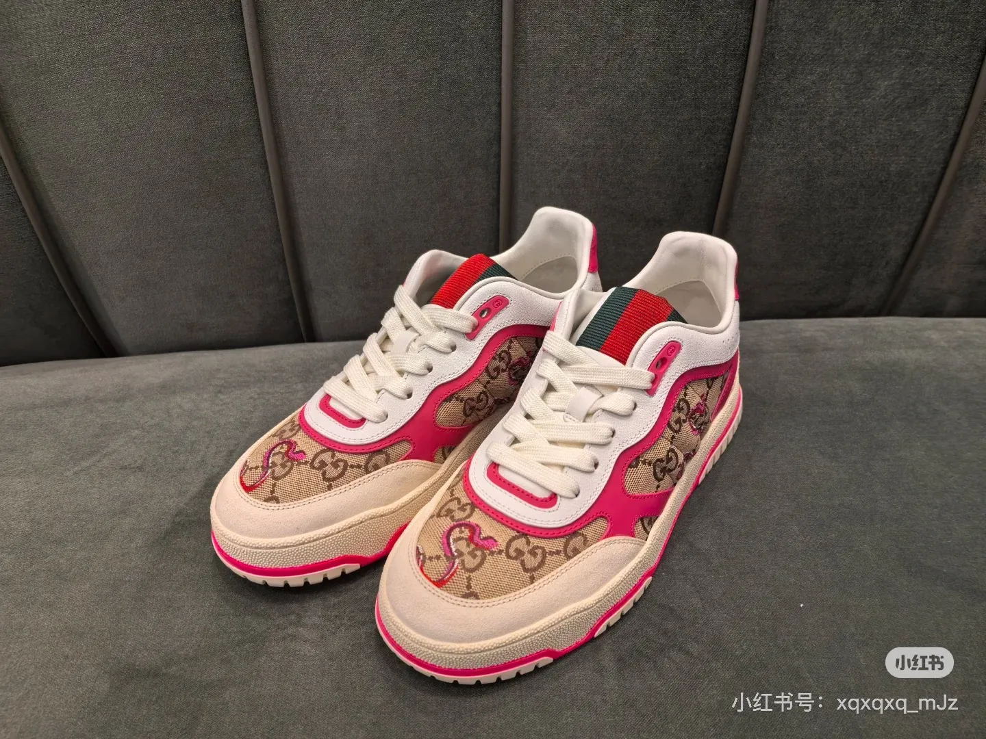 [G Home] P: 600💰 Couple size: Women's 35-40 --- Men's 39-44. (45 custom-made) 🆕2025 Electric embroidered snake GUCC Gucci original order quality The latest popular high and low top distressed couple's sports shoes series are shipped. Original purchase and development Made in China, these high-low sneakers are designed with a basketball-style silhouette, cleverly incorporating hollow panels and distressed effects, showing their unique ingenuity. The ingenuity incorporates brand logo details such as interlocking Double G styling accessories and Gucci lettering, a low-key tribute to the brand's design heritage. Exquisite packaging at the delivery counter 🛍📦 ▪️ Fabric: Original custom-made imported cowhide stitching ▪️ Lining: Imported first-layer cowhide ▪️ Sole: Original molded TPU sole ▪️ Sole thickness: 3cm